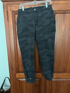 Express Women's Black Camo Ankle Jogger Pants